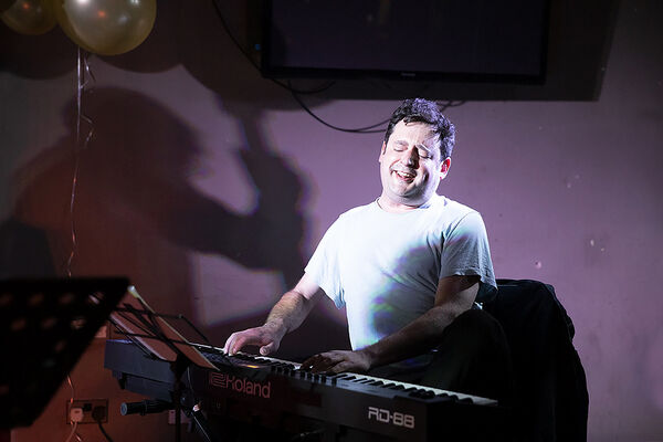 Tim Lapthorne at piano