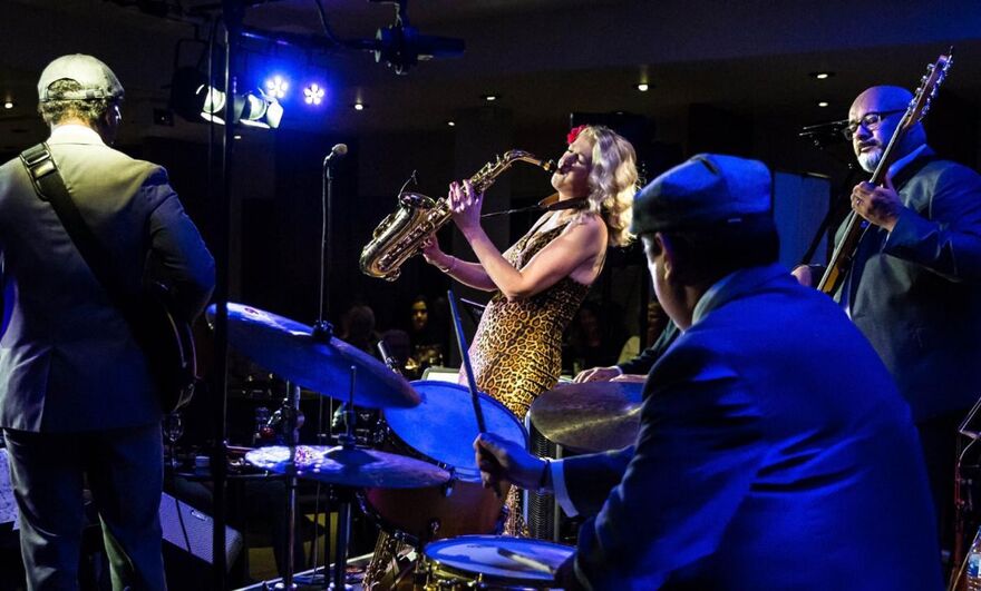 Kim Cypher Band Photo by Ron-Milsom